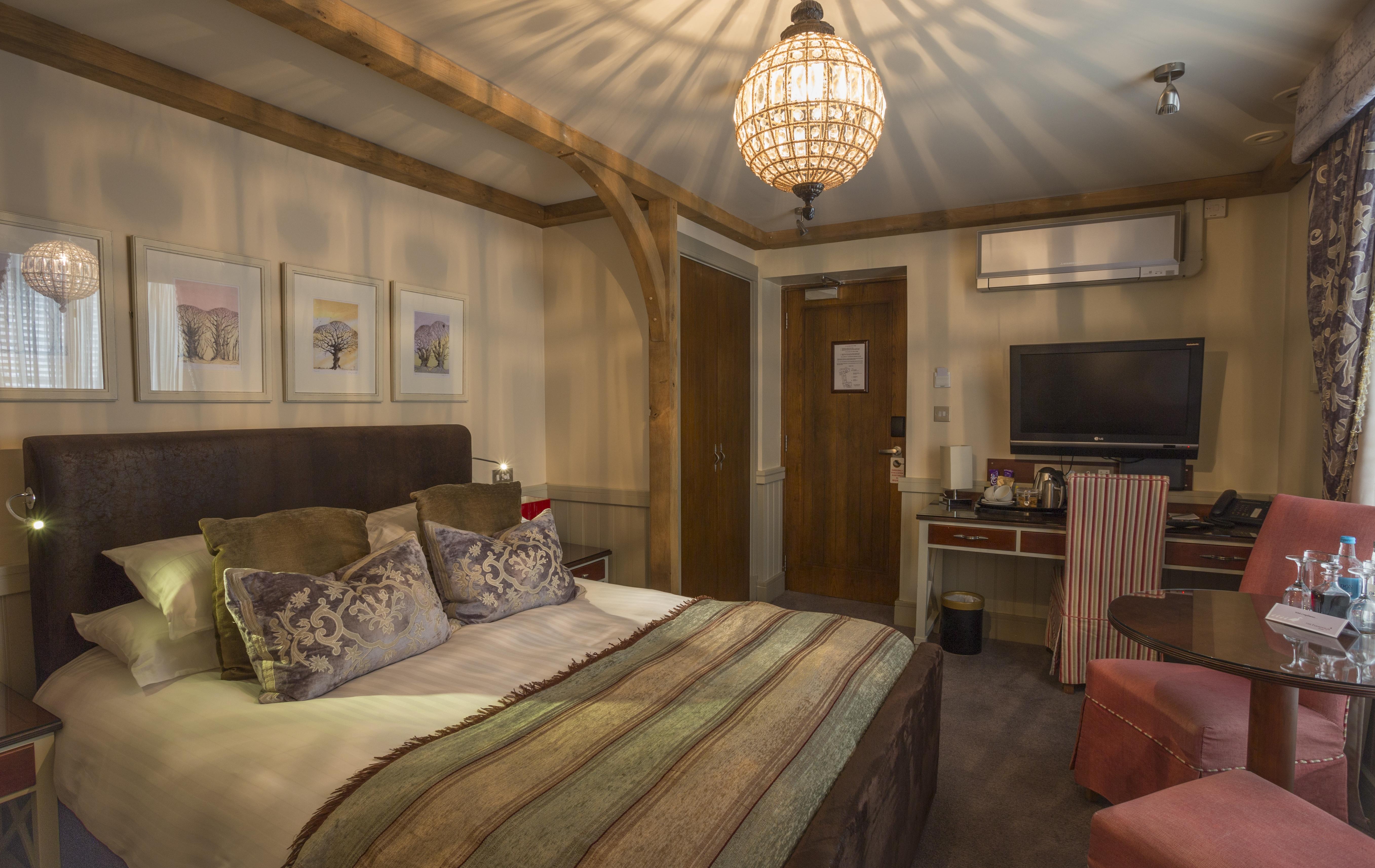 The Farmhouse Hotel And Restaurant Saint Saviour Buitenkant foto